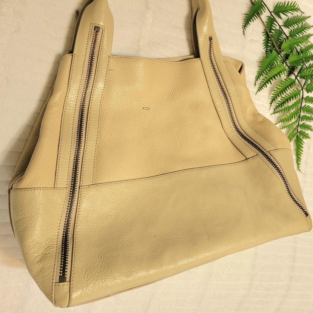 Handbag - Picture 8 of 11